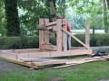 (115) 2007 Une catapulte au camping